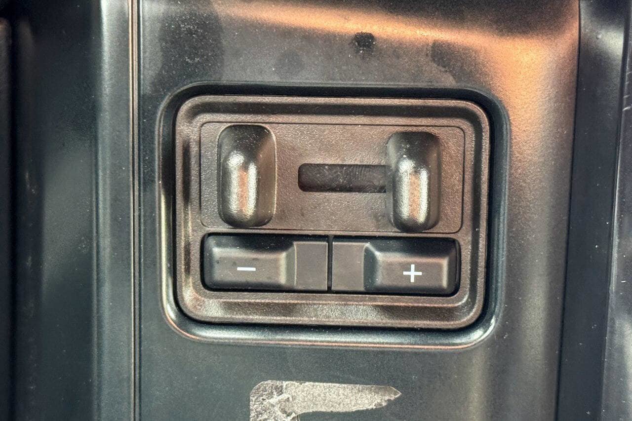 Used 2025 Ford F150 Lightning Platinum AWD/4WD image 43