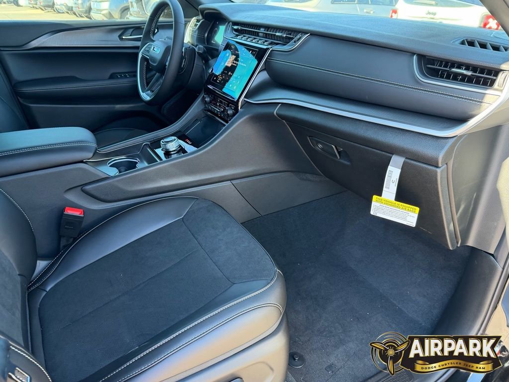 New 2025 Jeep Grand Cherokee L Altitude AWD/4WD image 13