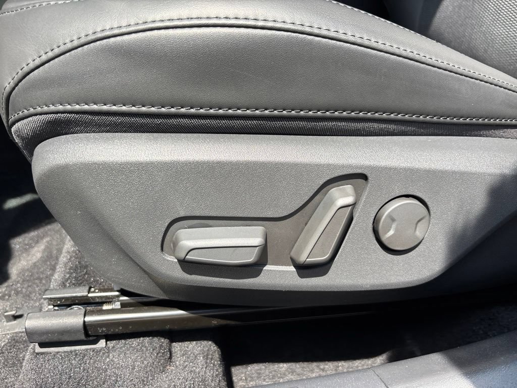 Used 2025 Kia Niro EX w/ EX Cold Weather Package FWD image 25