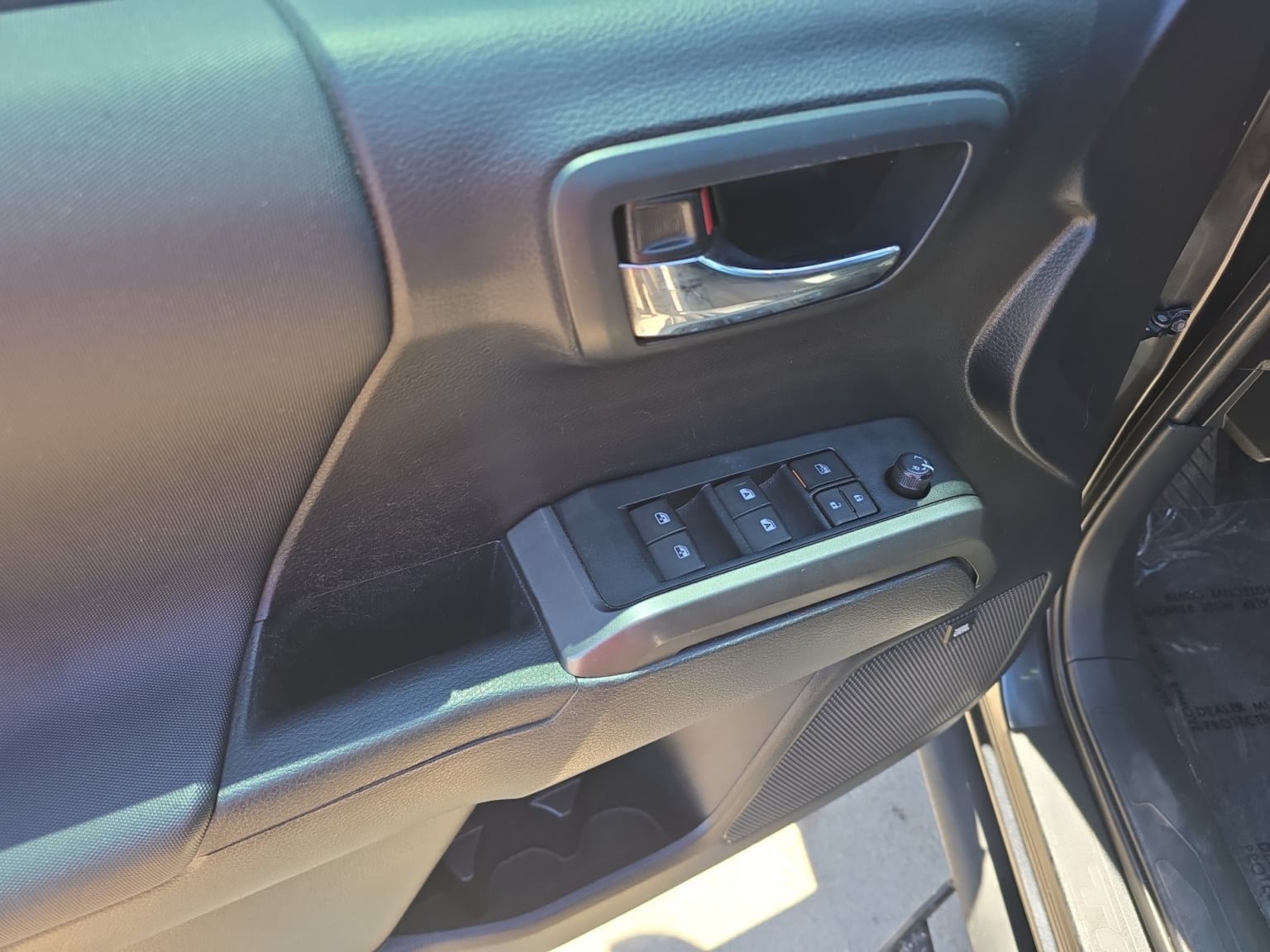 Used 2019 Toyota Tacoma TRD Sport w/ TRD Premium Sport Package RWD image 11