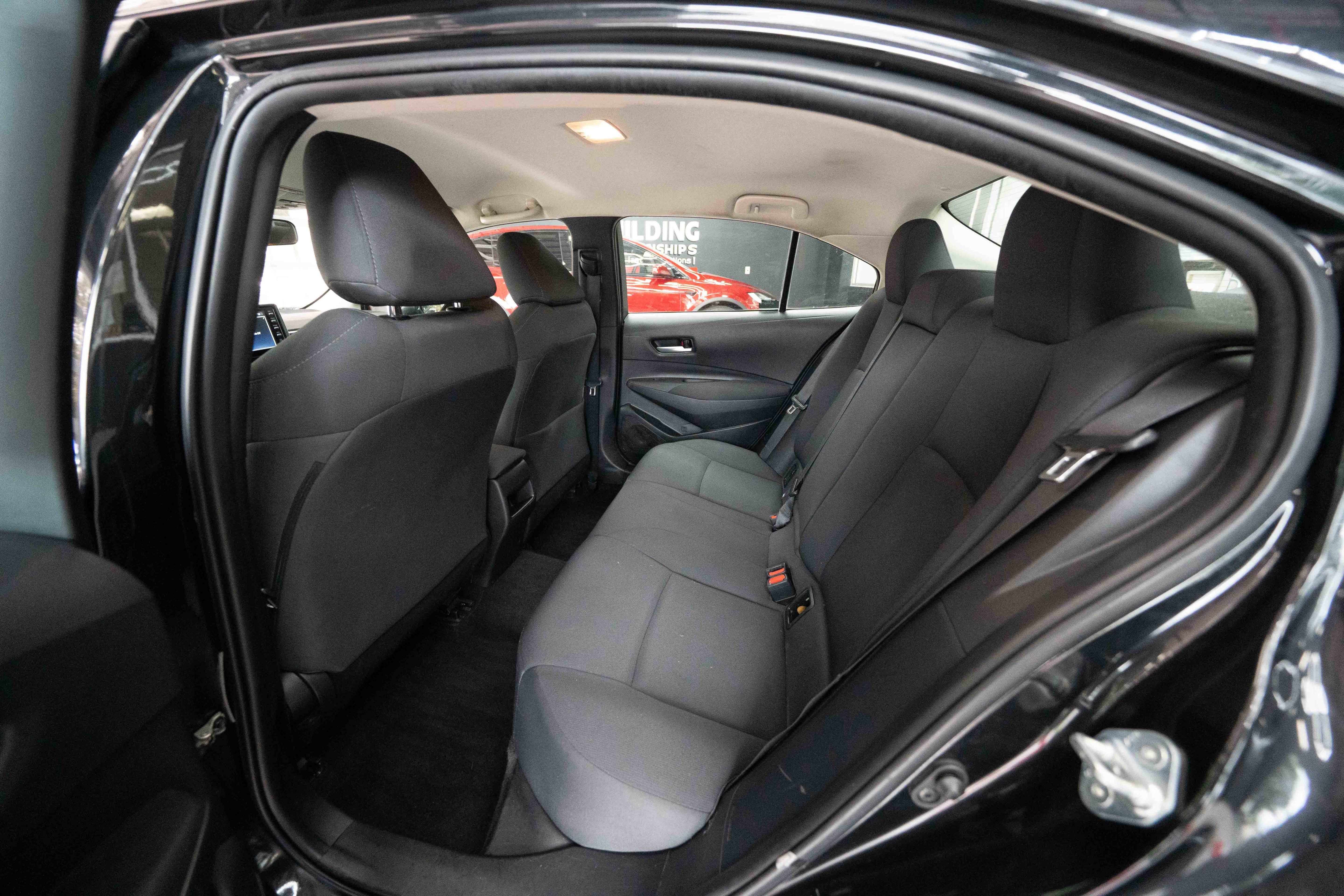 Used 2021 Toyota Corolla LE FWD image 23