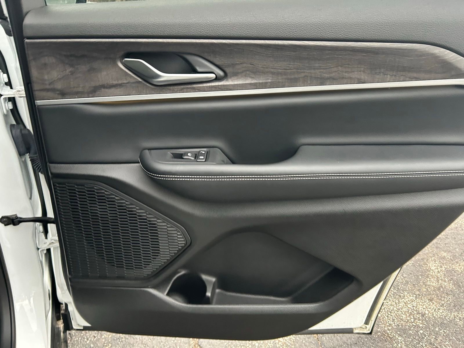 Certified 2023 Jeep Grand Cherokee L Limited image 29