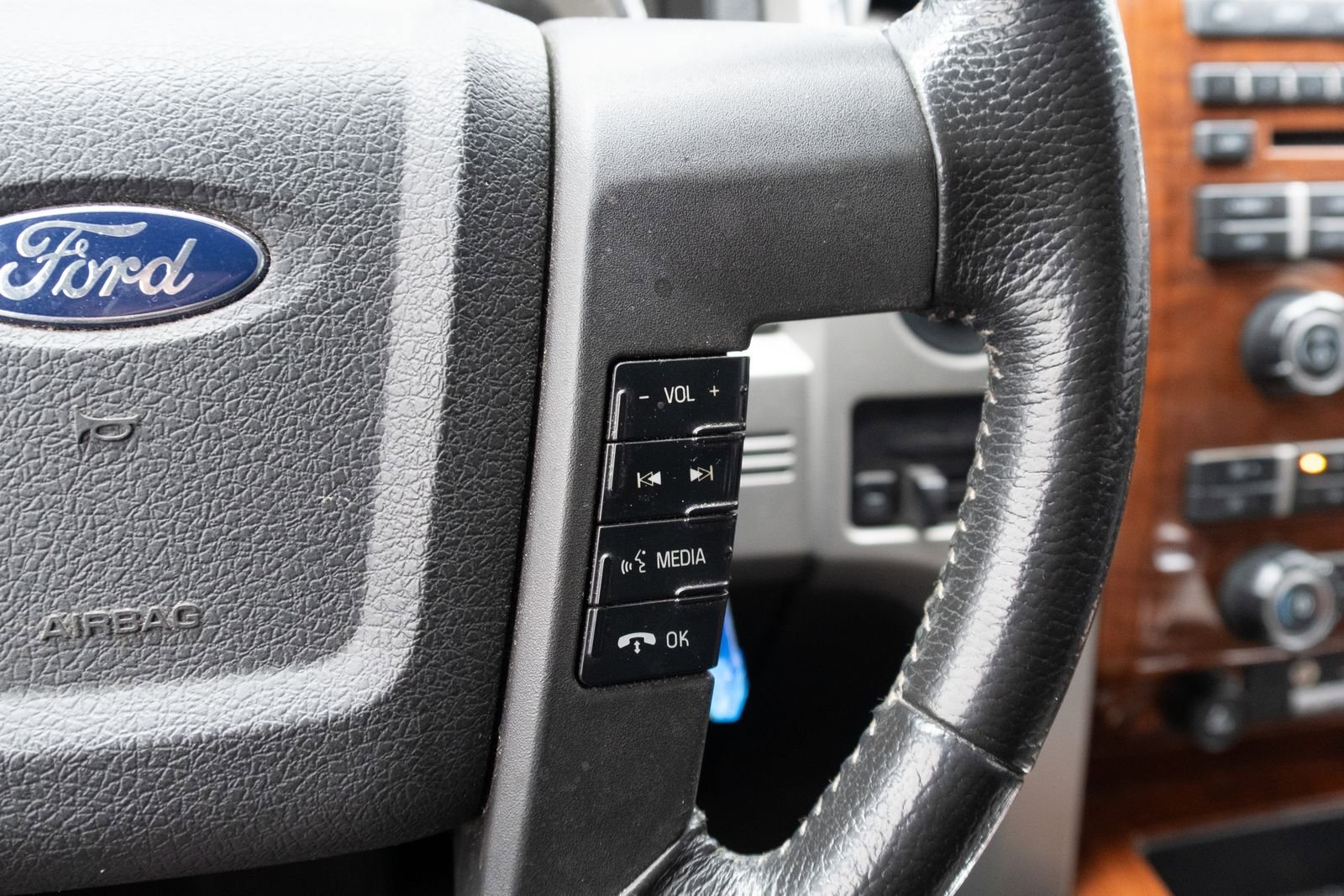 Used 2010 Ford F150 Lariat image 5