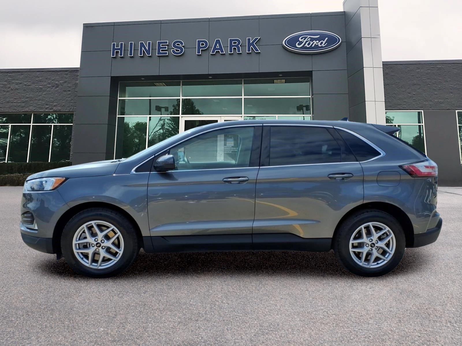 Certified 2024 Ford Edge SEL w/ Convenience Package AWD/4WD image 4