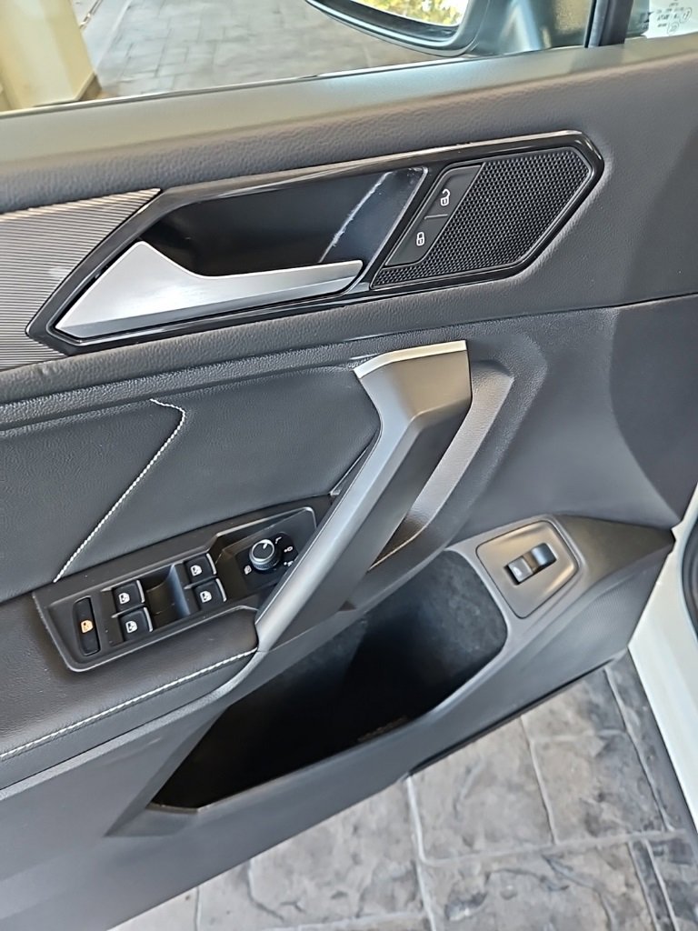 Used 2024 Volkswagen Tiguan SE w/ Panoramic Sunroof Package image 26