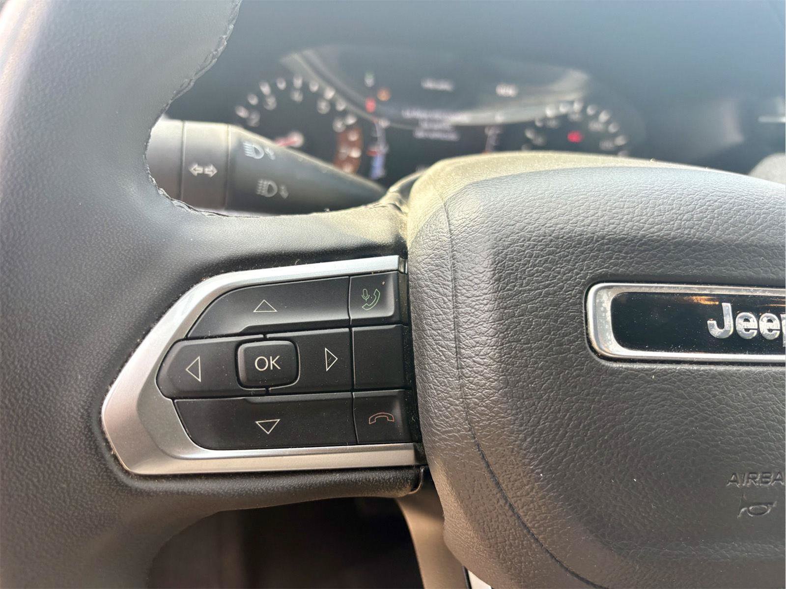 Used 2025 Jeep Compass Latitude AWD/4WD image 17