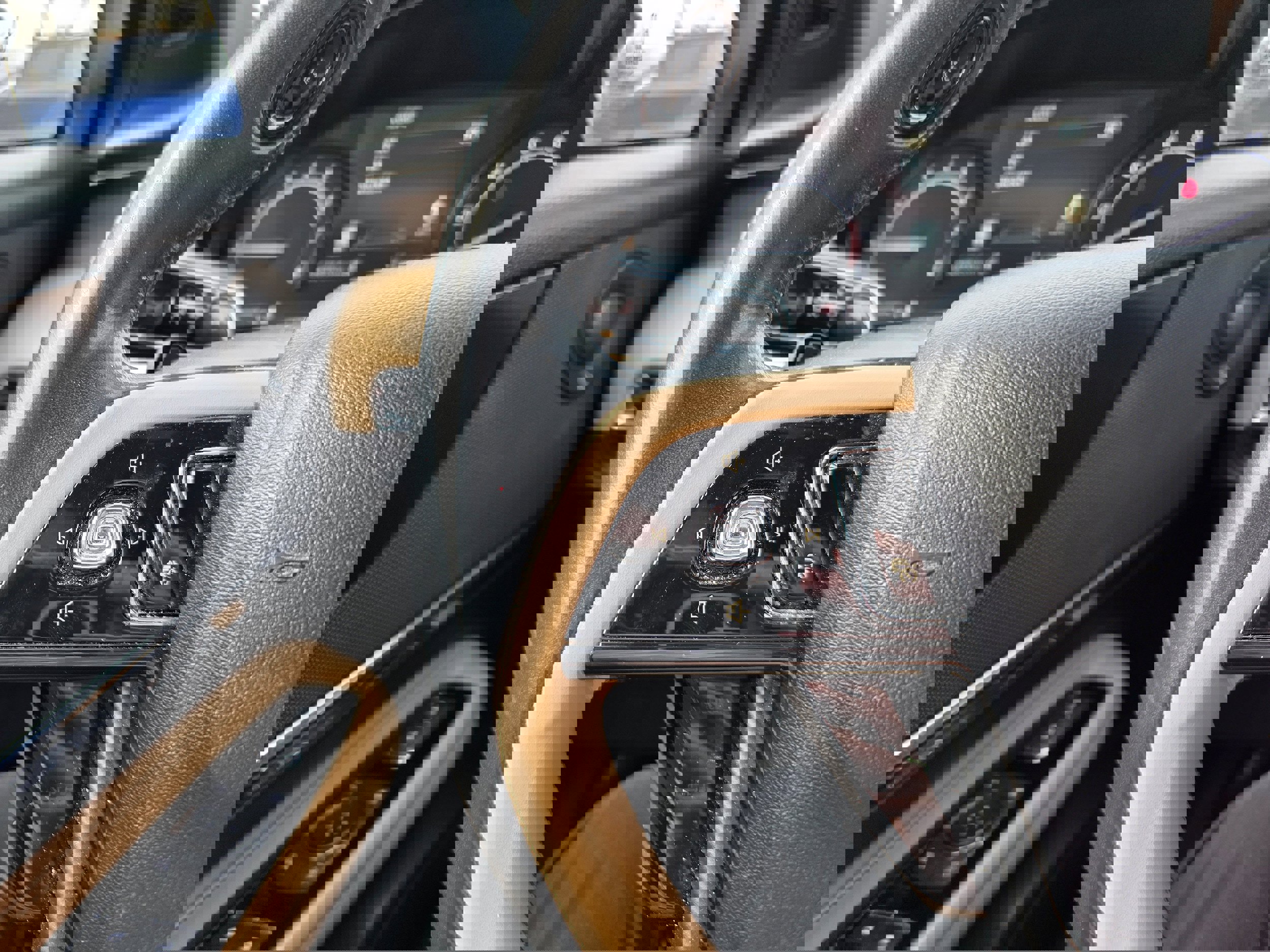 Used 2020 Lincoln Corsair Reserve w/ Equipment Group 201A image 14