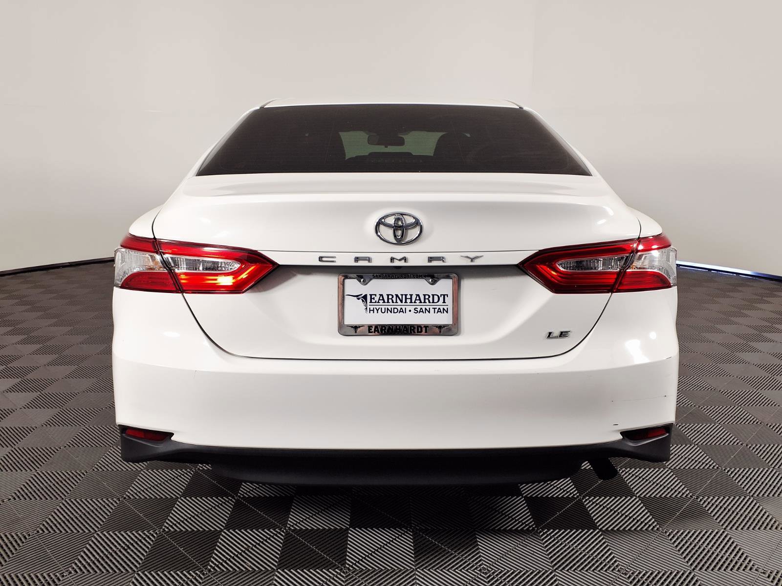 Used 2018 Toyota Camry LE FWD image 5