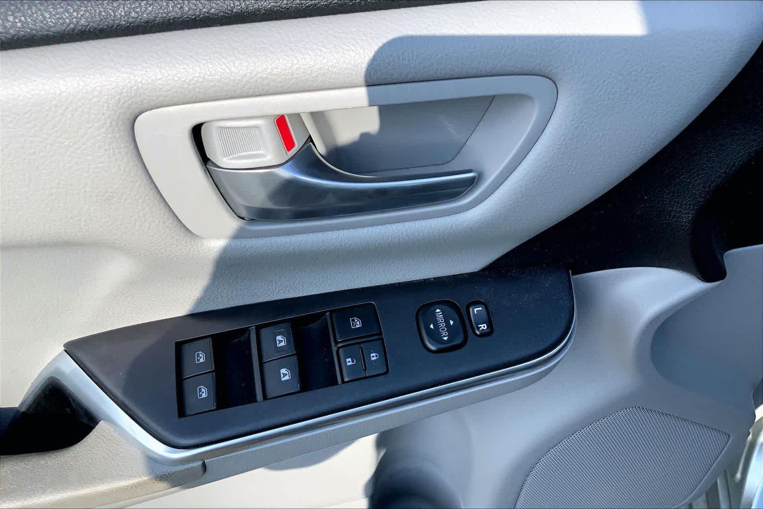 Used 2016 Toyota Camry LE FWD image 36