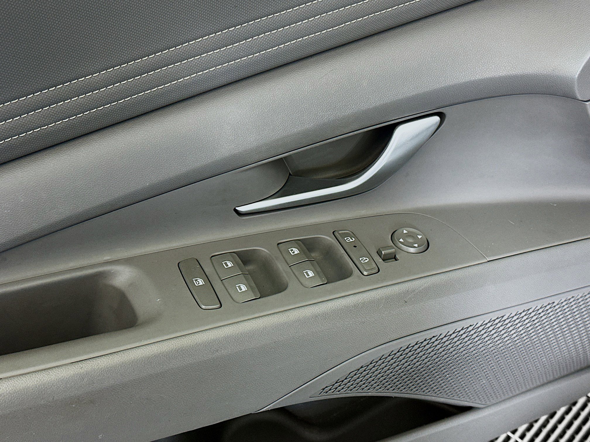 Used 2025 Hyundai Elantra SEL image 15