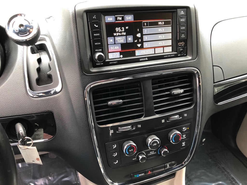 Used 2017 Dodge Grand Caravan SXT image 29