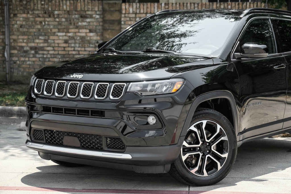 Used 2023 Jeep Compass Limited AWD/4WD image 12