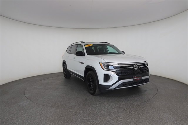 Used 2025 Volkswagen Atlas Peak Edition SE image 29