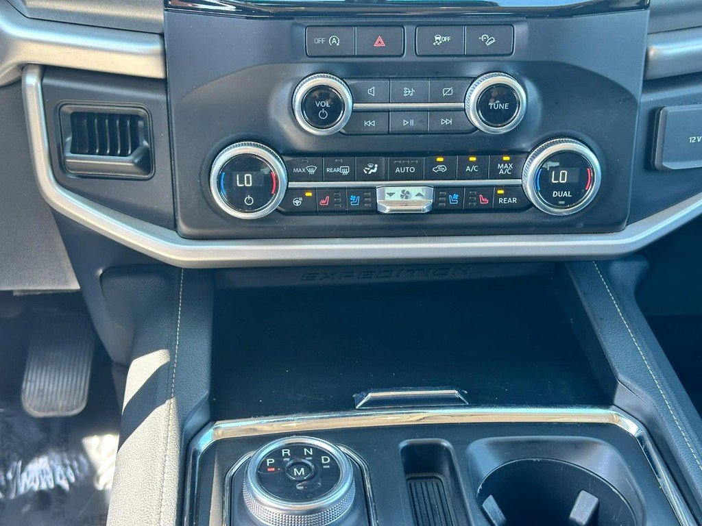 Used 2024 Ford Expedition XLT image 16