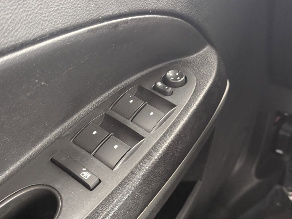 Used 2011 Chevrolet HHR LT FWD image 14