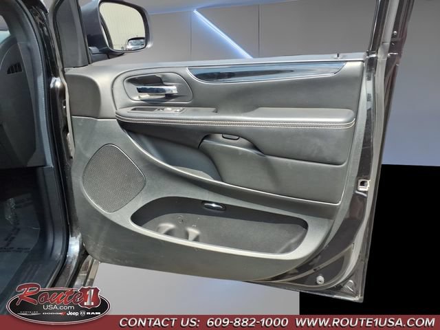 Used 2016 Dodge Grand Caravan SE FWD image 14