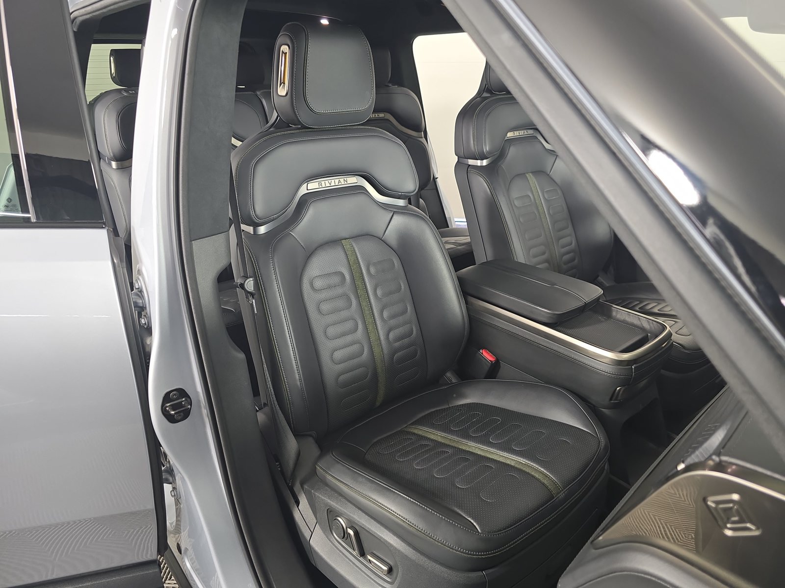 Used 2023 Rivian R1S Adventure Quad AWD/4WD image 24