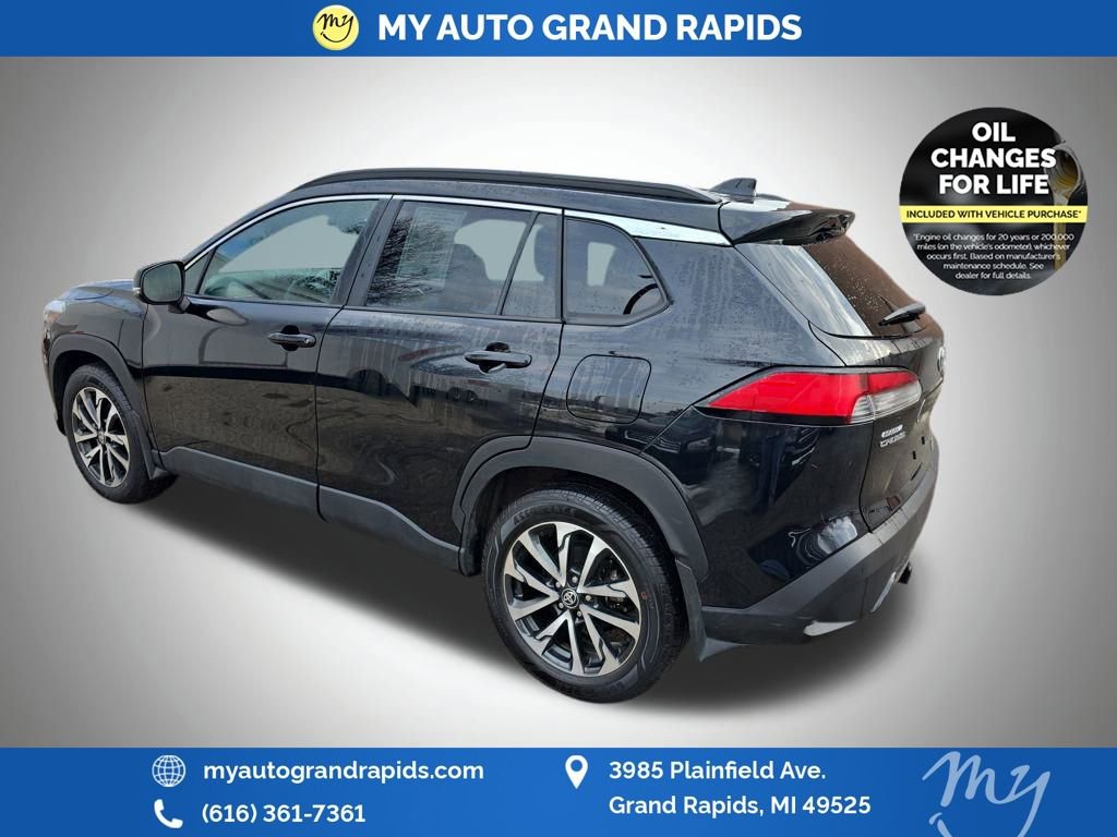 Used 2024 Toyota Corolla Cross XLE w/ Convenience Package image 5