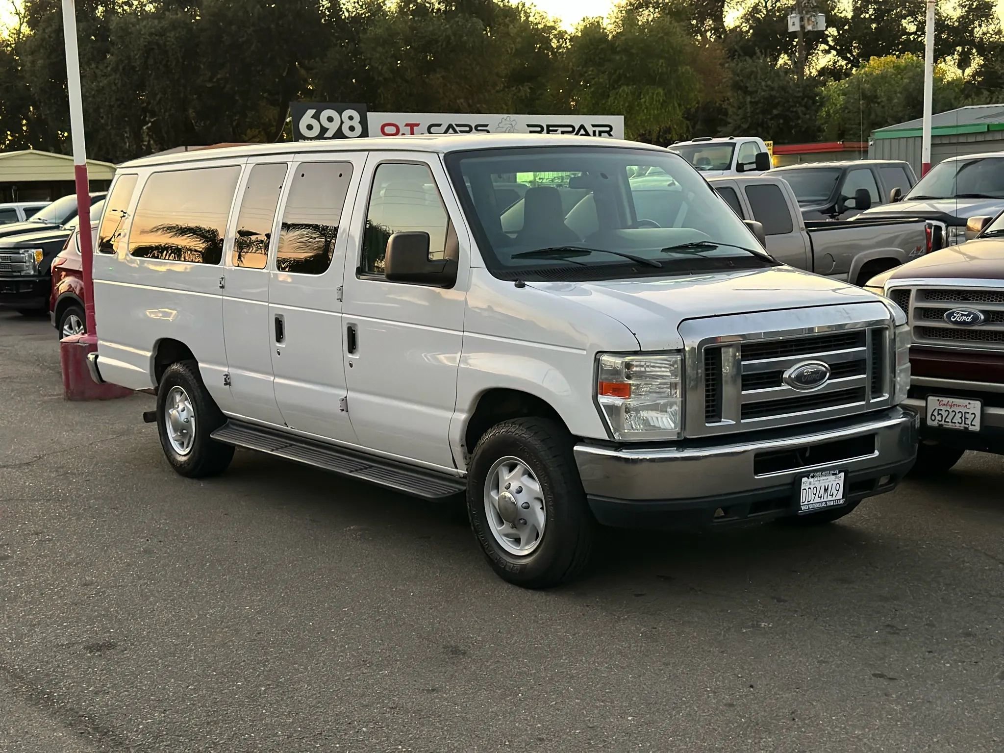 Used 2012 Ford E-350 and Econoline 350 XLT image 2