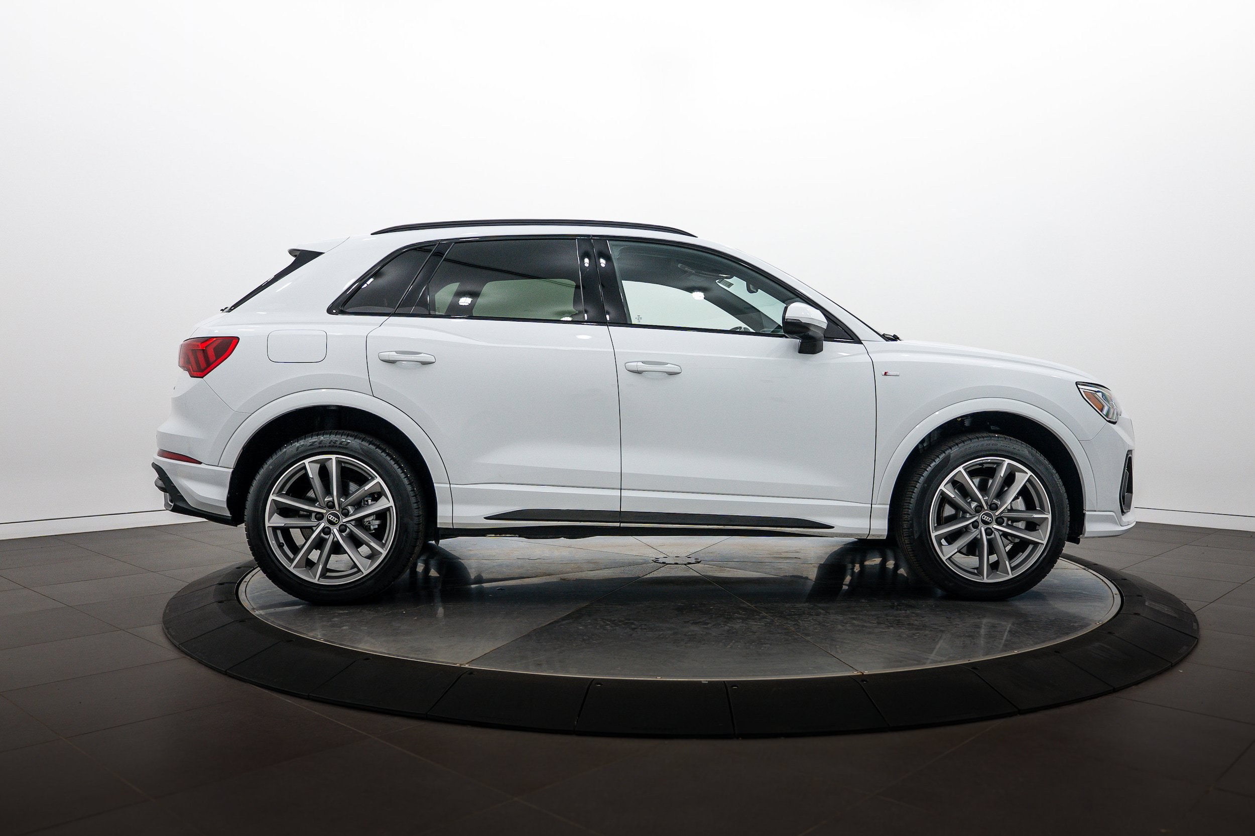 Certified 2023 Audi Q3 2.0T Premium Plus w/ Premium Plus Package AWD/4WD image 3