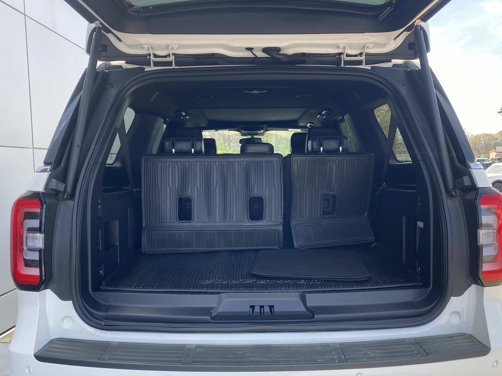 Used 2024 Ford Expedition Max Platinum AWD/4WD image 9