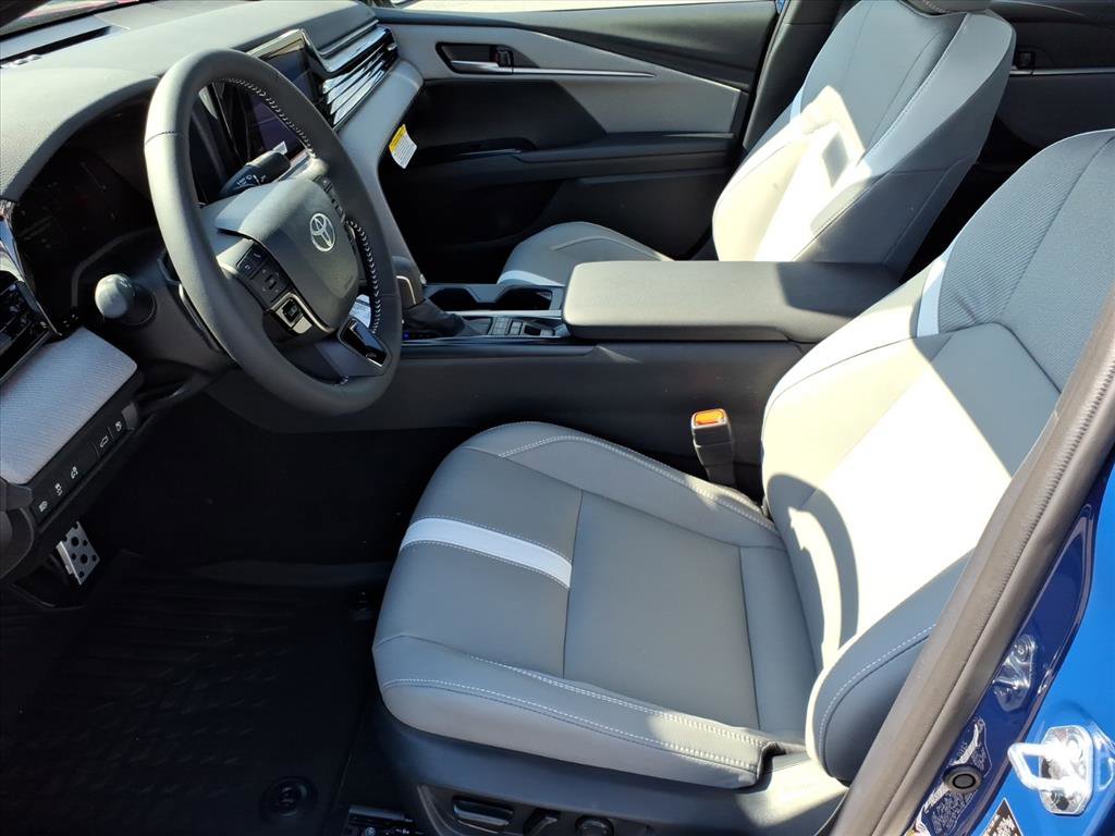 New 2026 Toyota Camry SE FWD image 3