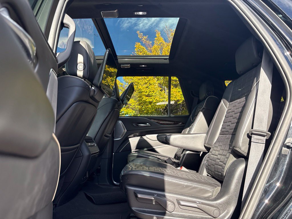 Used 2021 Cadillac Escalade Sport Platinum AWD/4WD image 17
