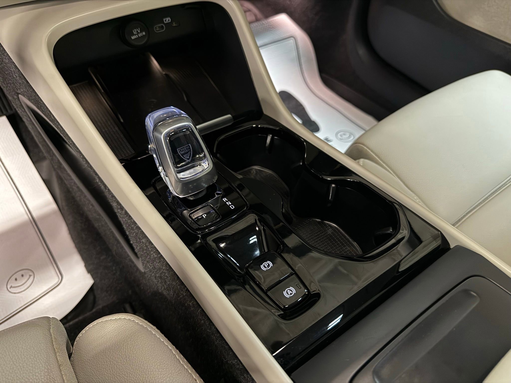 Used 2025 Volvo XC40 B5 Plus image 43