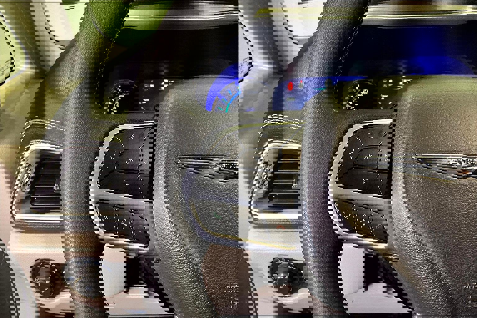 Used 2024 Chrysler Pacifica Select image 11