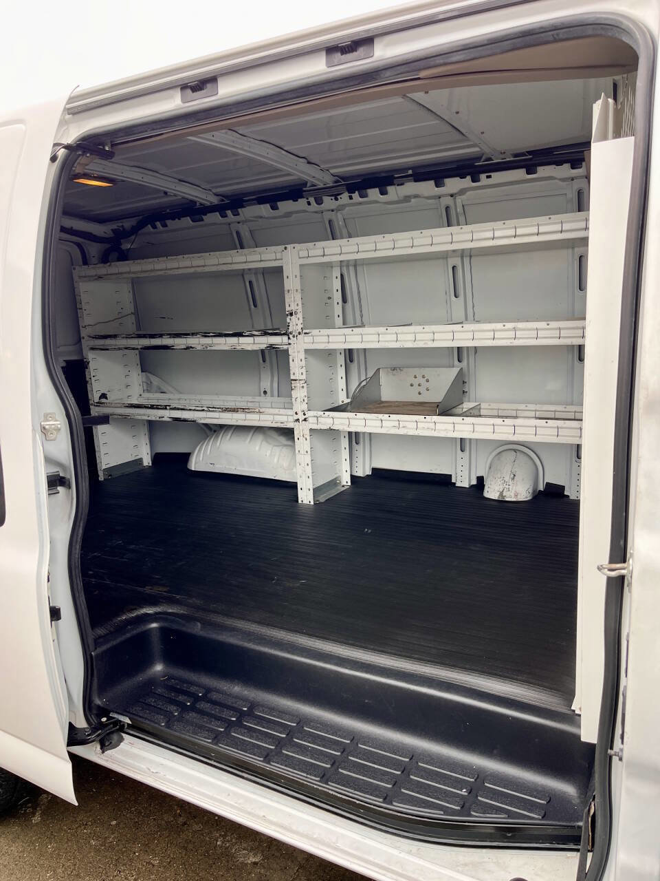 Used 2006 Chevrolet Express 2500 image 17