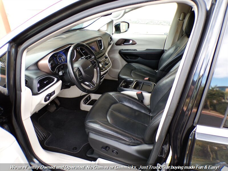 Used 2018 Chrysler Pacifica Touring-L FWD image 14