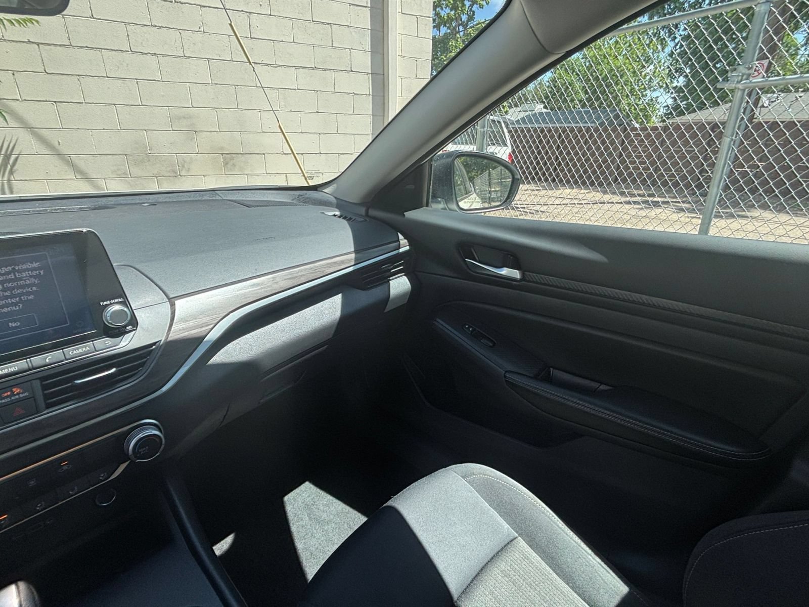 Used 2025 Nissan Altima 2.5 SV FWD image 33
