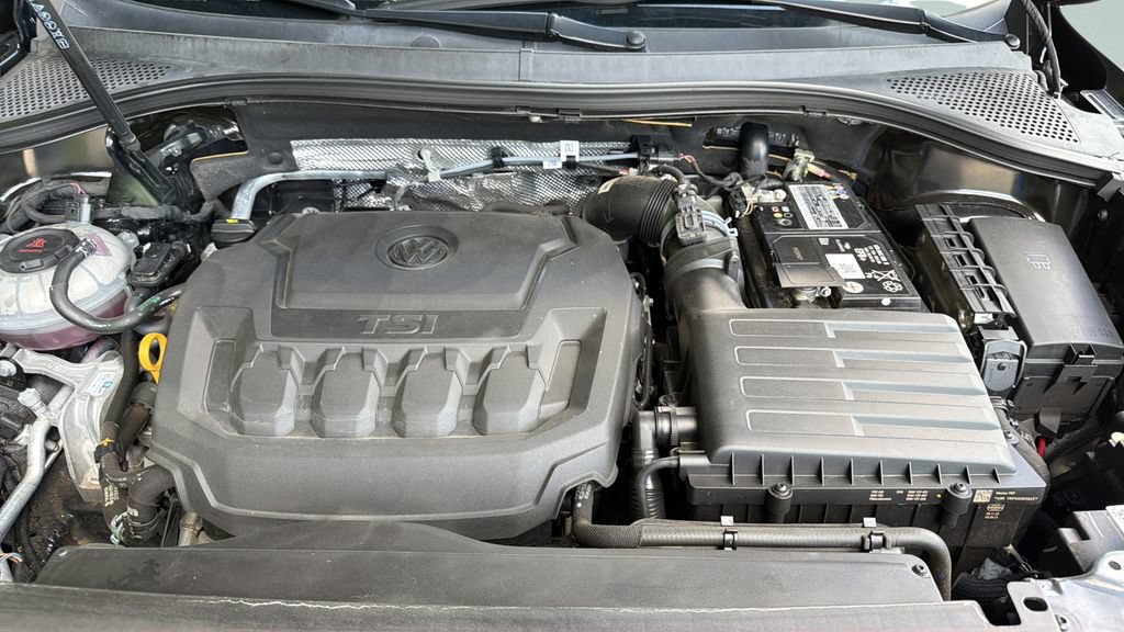 Used 2023 Volkswagen Tiguan SE R-Line FWD image 33