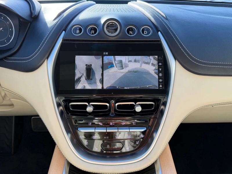 Used 2021 Aston Martin DBX AWD/4WD image 16