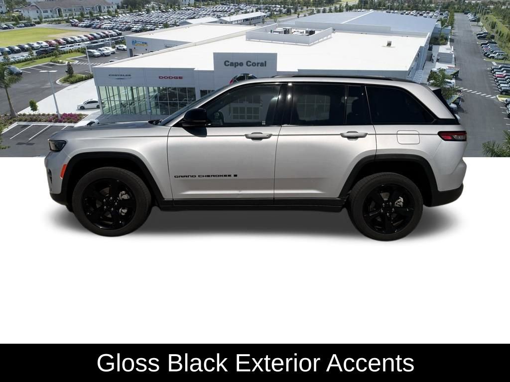 Certified 2023 Jeep Grand Cherokee Altitude AWD/4WD image 9