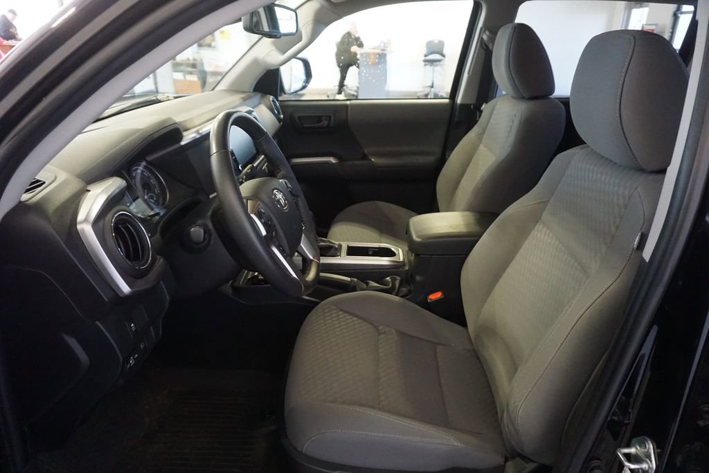 Used 2023 Toyota Tacoma SR5 AWD/4WD image 17