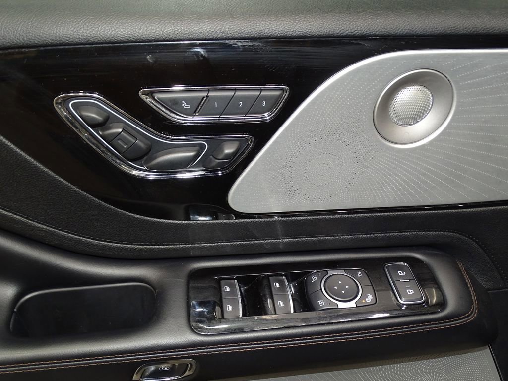 Used 2020 Lincoln Aviator Reserve w/ Equipment Group 202A image 20