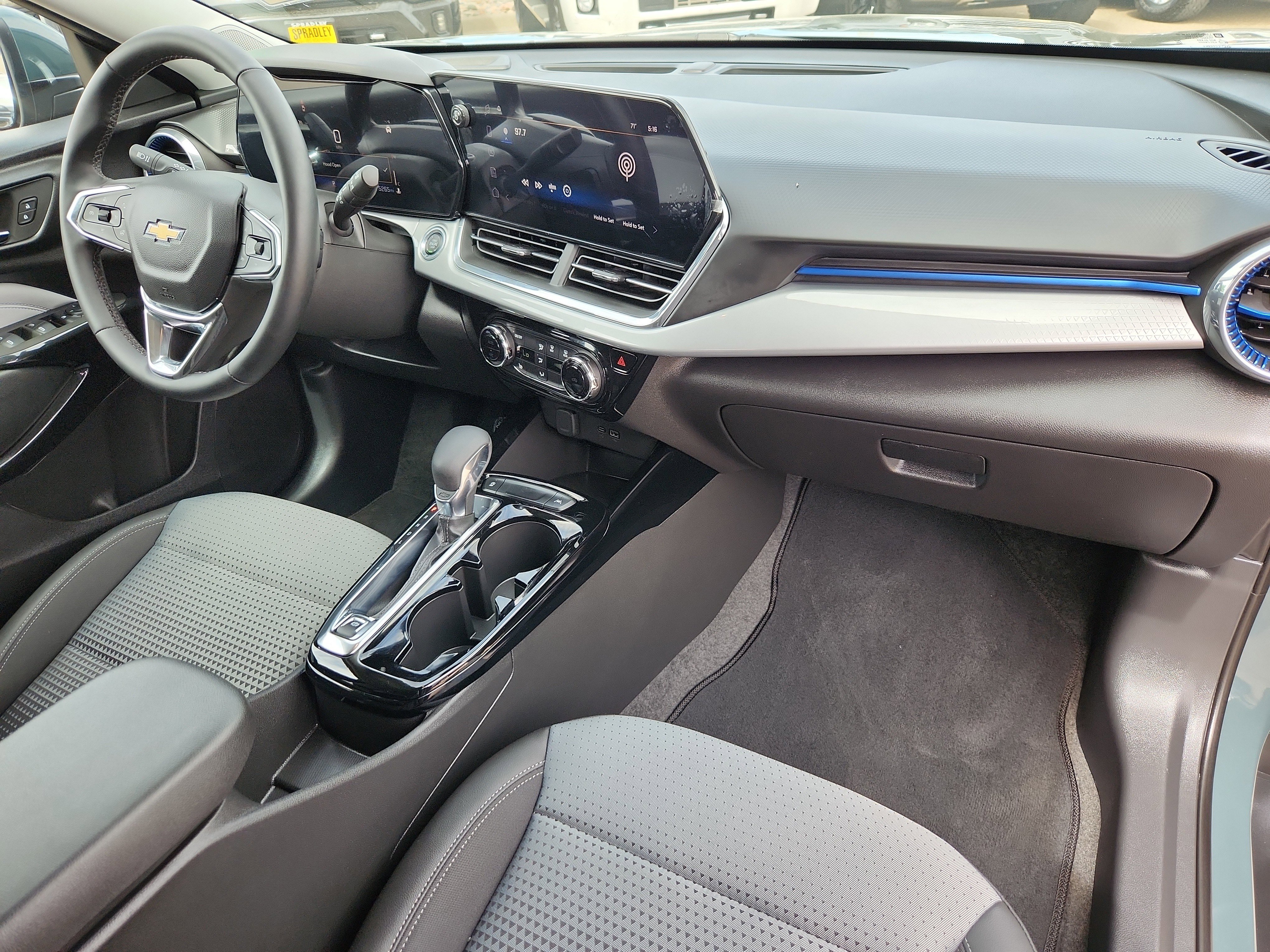 Certified 2025 Chevrolet Trax LT w/ Driver Confidence Package FWD image 17