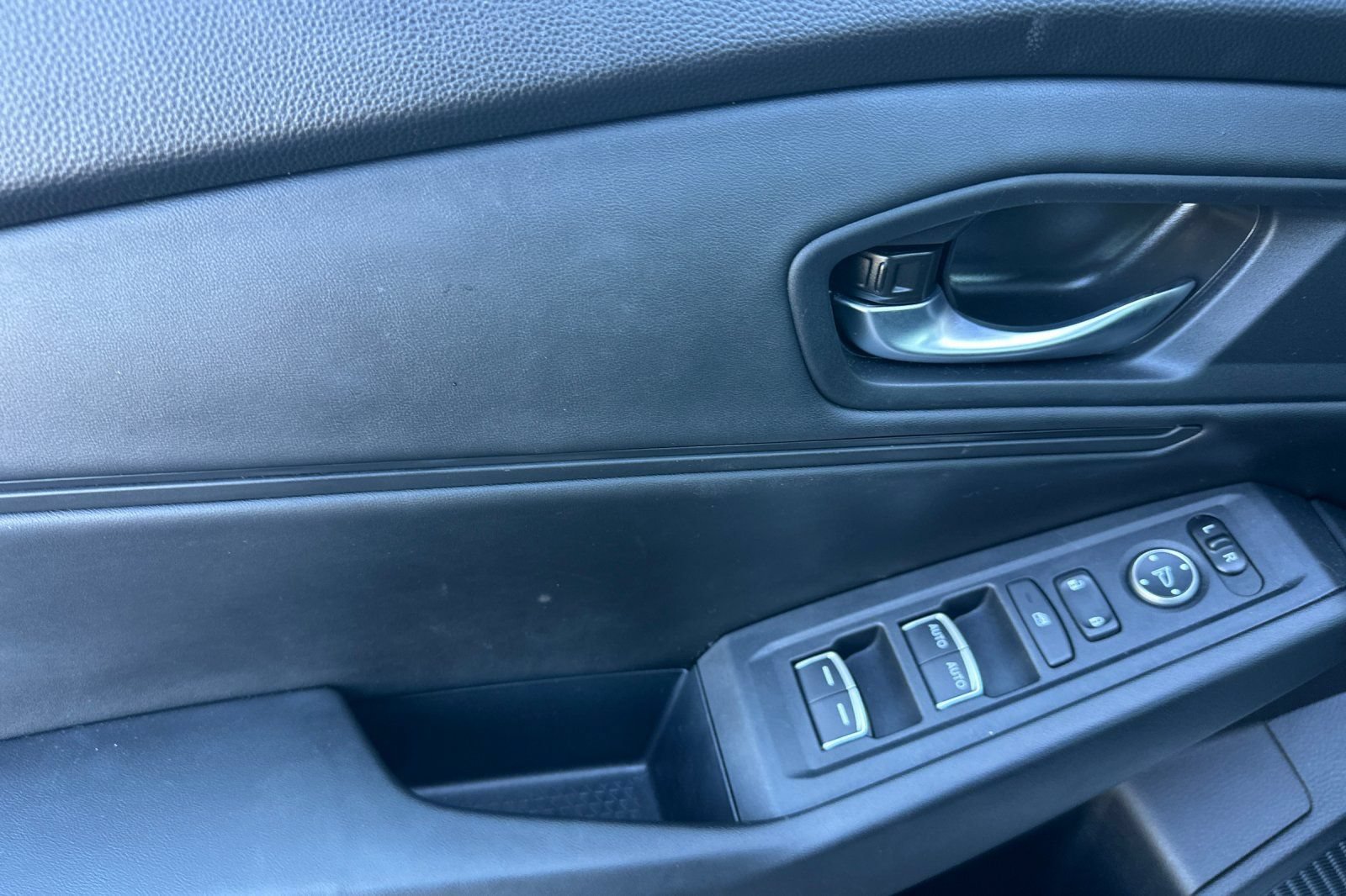 Used 2025 Honda Accord SE image 10