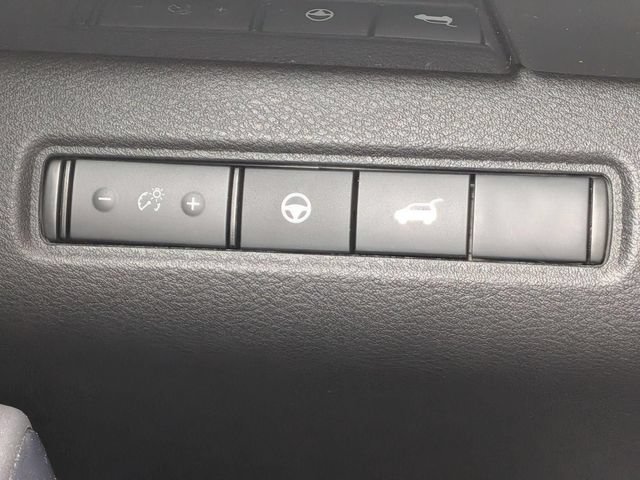 Used 2025 Nissan Pathfinder SV FWD image 17
