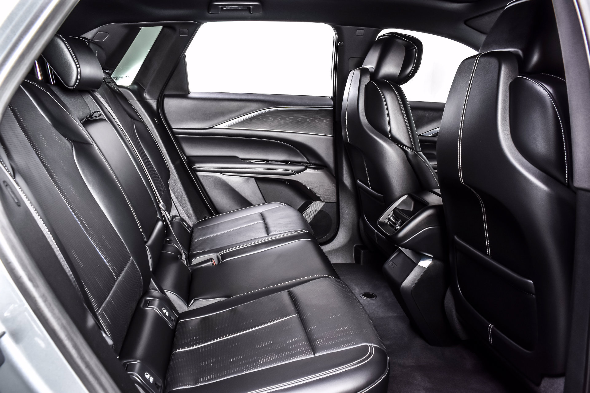 Used 2024 Cadillac Lyriq Luxury w/ LPO, Floor Liner Package AWD/4WD image 21
