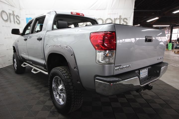 Used 2013 Toyota Tundra 4x4 CrewMax image 3