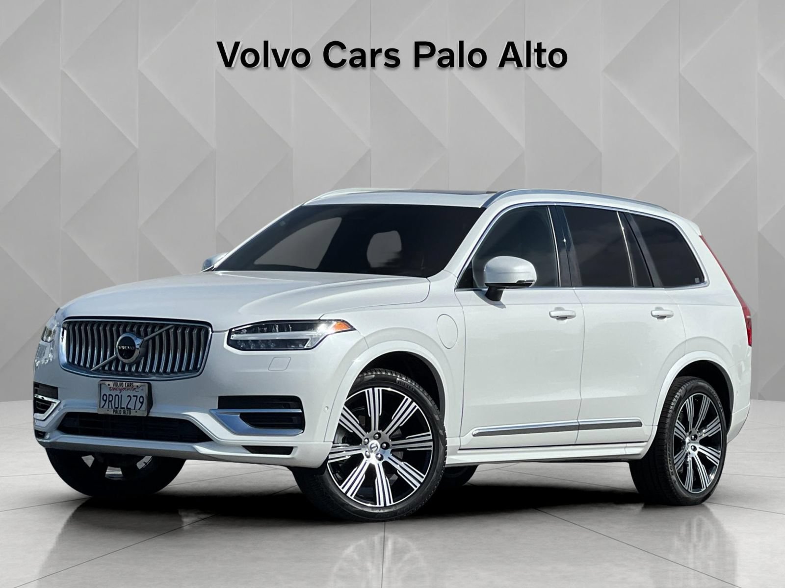 Certified 2025 Volvo XC90 T8 Ultra w/ Protection Package Premier AWD/4WD image 2