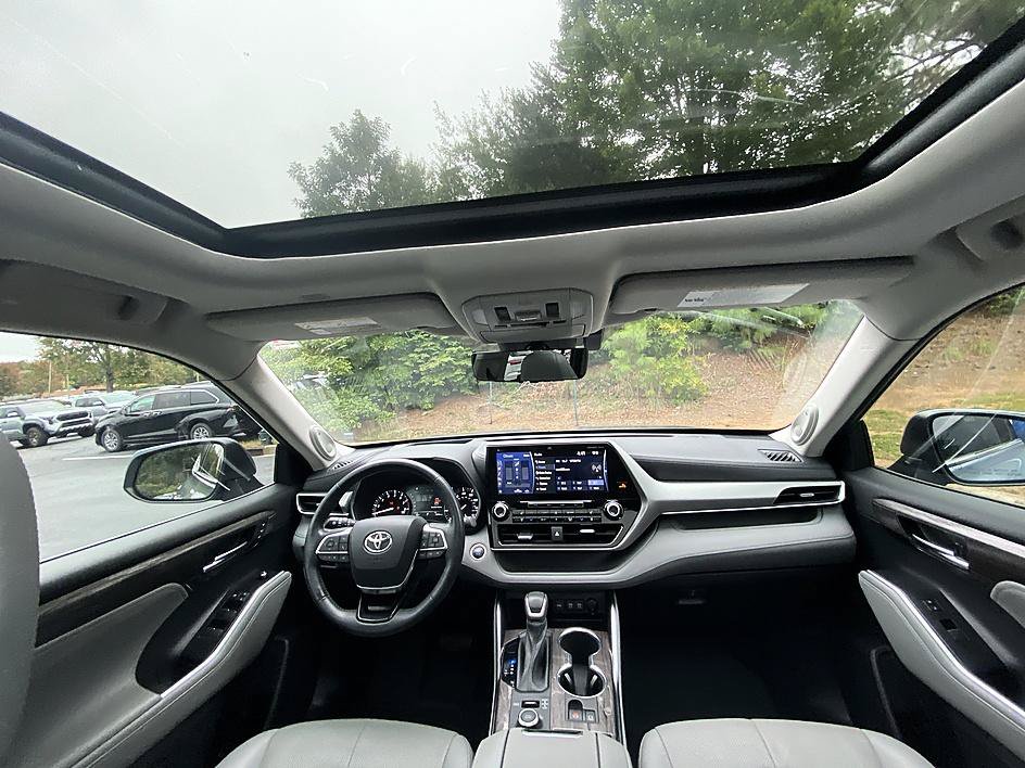 Certified 2021 Toyota Highlander Platinum AWD/4WD image 22