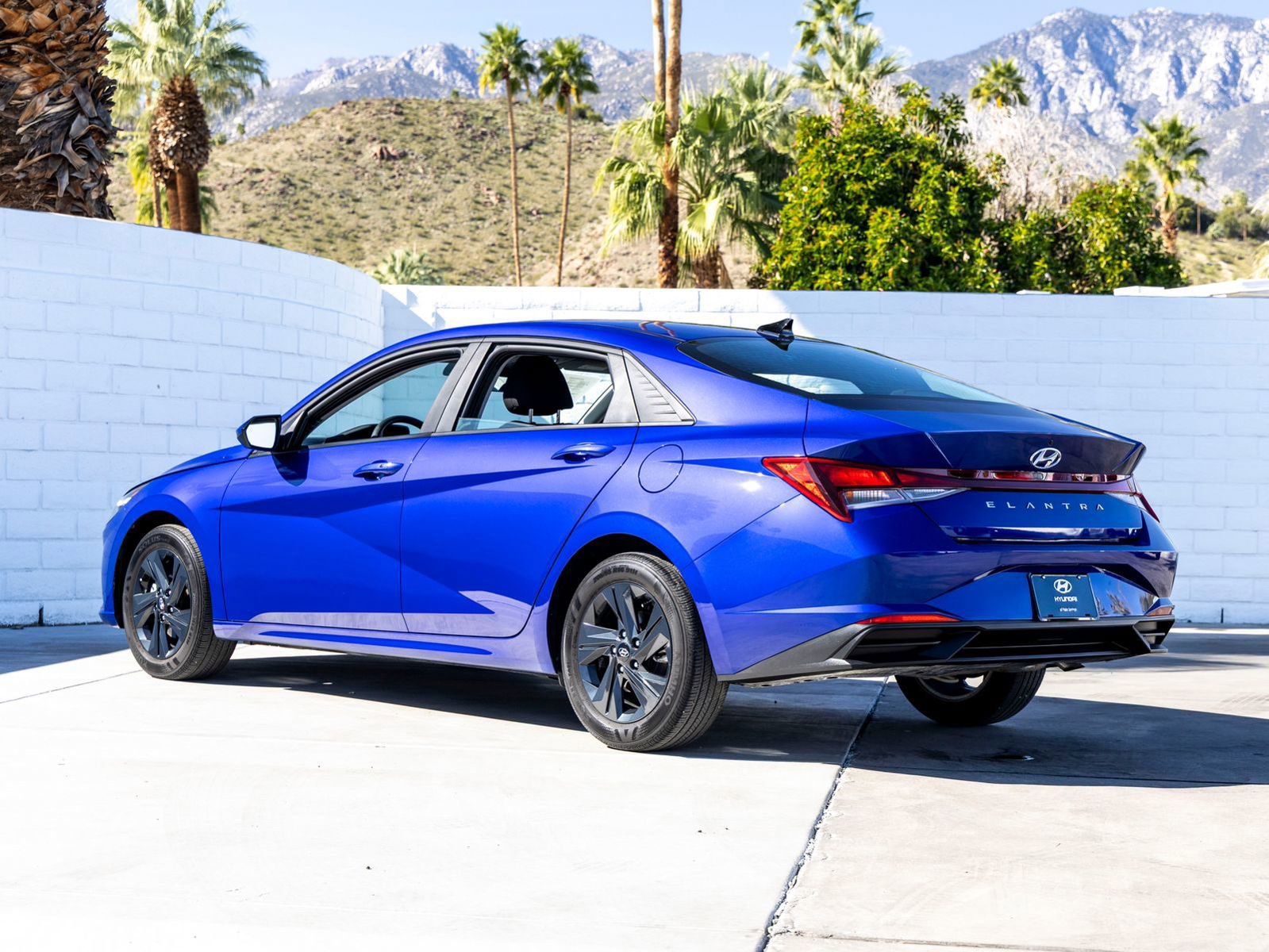 Used 2023 Hyundai Elantra SEL w/ Cargo Package image 7