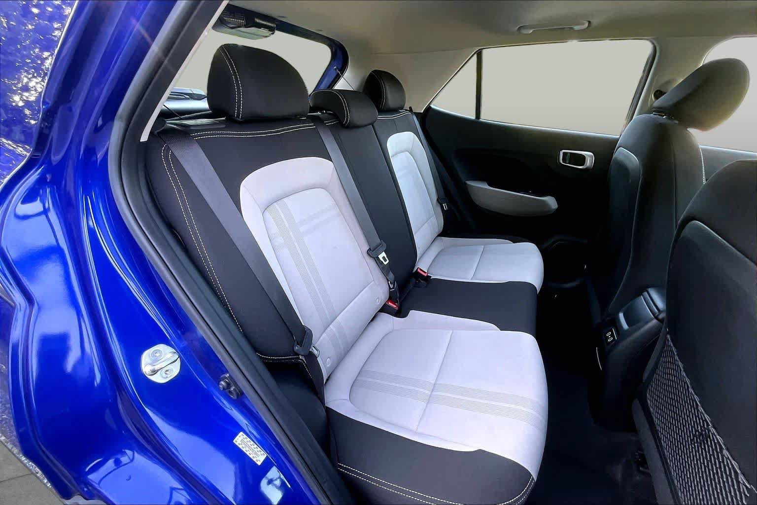 Used 2024 Hyundai Venue SEL FWD image 21