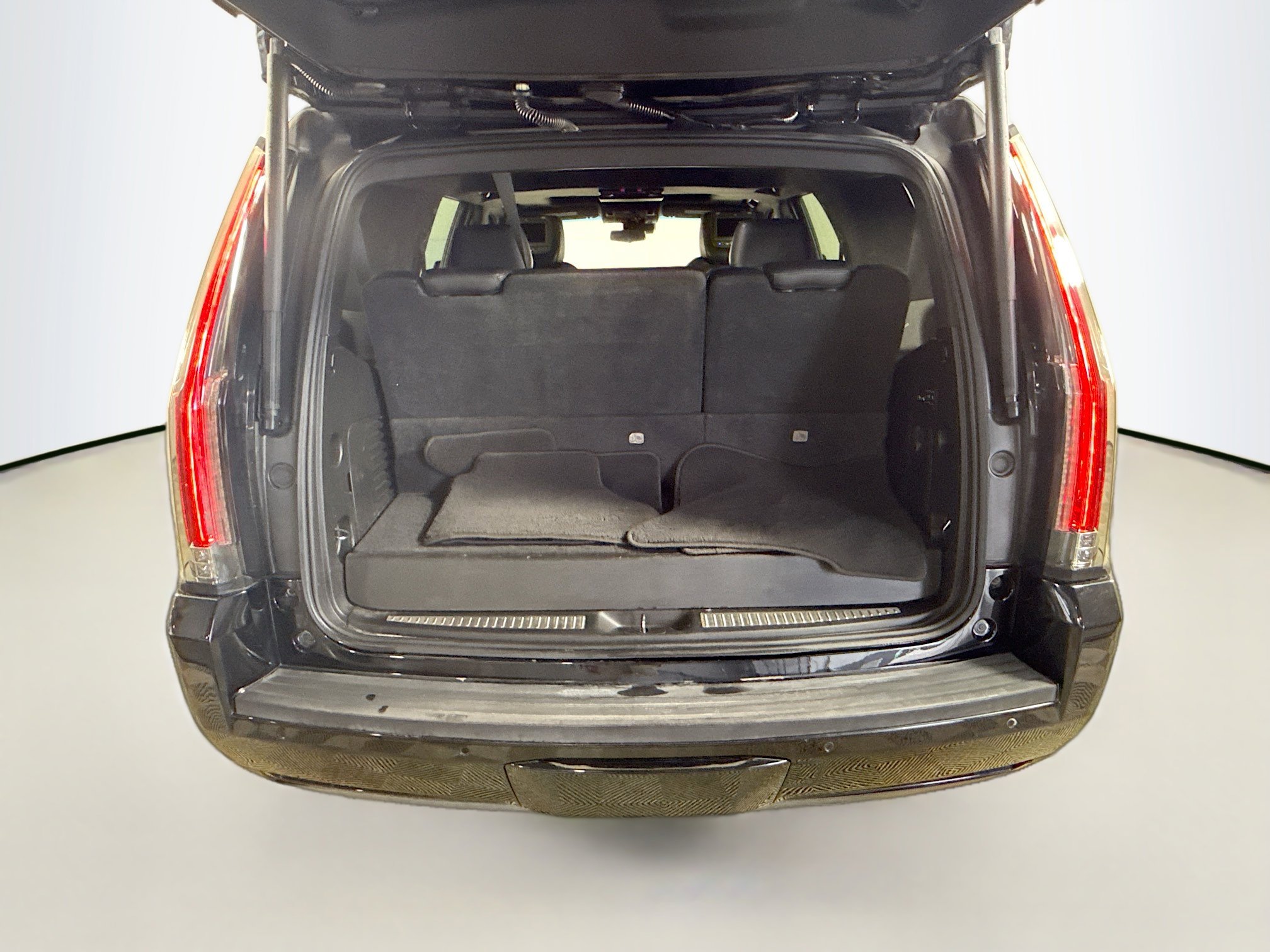 Used 2019 Cadillac Escalade Platinum w/ Escalade Sport Edition image 35