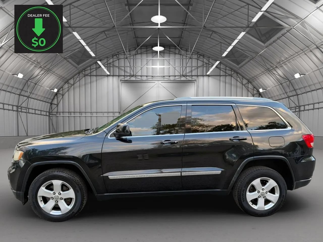 Used 2012 Jeep Grand Cherokee Laredo w/ Laredo E Group AWD/4WD image 2