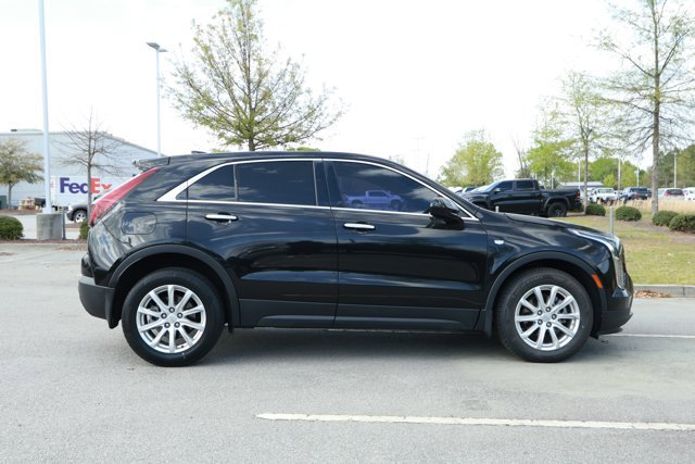 Used 2022 Cadillac XT4 Luxury w/ Cold Weather Package FWD image 4