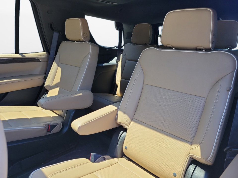 Used 2024 Chevrolet Tahoe Premier w/ Premium Package 2 AWD/4WD image 14